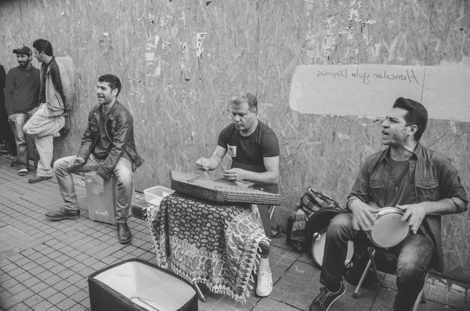 Console di mixaggio professionale durante una sessione